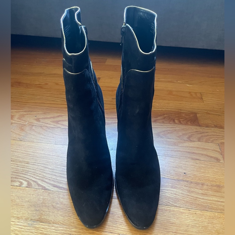 Enzo Angiolini Elegant Black Heeled Boots - Picture 3 of 6